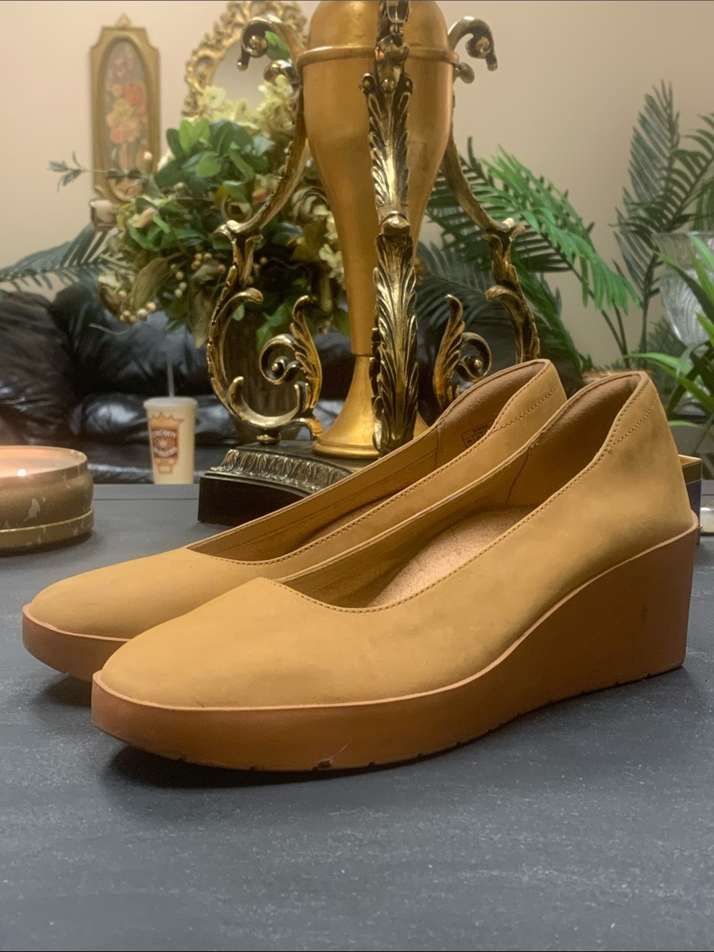 Vionic Sereno Camel Nubuck Wedge. Size 9